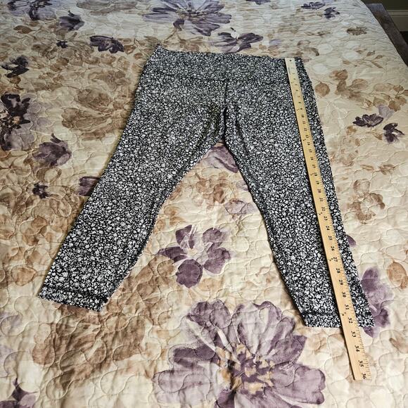 Like New Lululemon Align High Rise Crop Venture Floral Alpine Black White Sz 20 - Picture 5 of 14